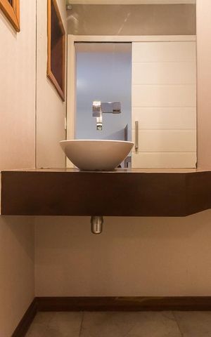 Casa de condomínio para alugar com 270m², 3 quartos e 2 vagas Casa de condomínio para alugar com 270m², 3 quartos e 2 vagasLavabo