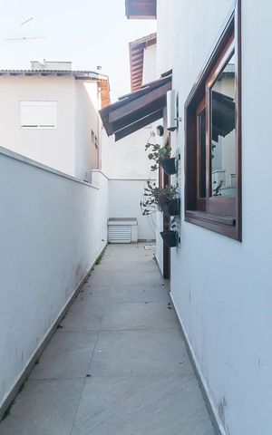 Casa de condomínio para alugar com 270m², 3 quartos e 2 vagas Casa de condomínio para alugar com 270m², 3 quartos e 2 vagasCorredor Lateral
