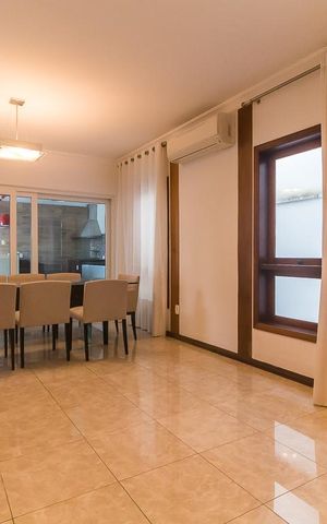 Casa de condomínio para alugar com 270m², 3 quartos e 2 vagas Casa de condomínio para alugar com 270m², 3 quartos e 2 vagasSala de Jantar