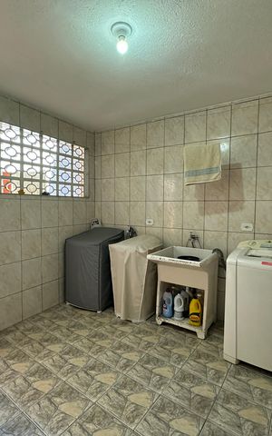 Casa à venda com 144m², 2 quartos e 2 vagas Casa à venda com 144m², 2 quartos e 2 vagasÁrea de Serviço
