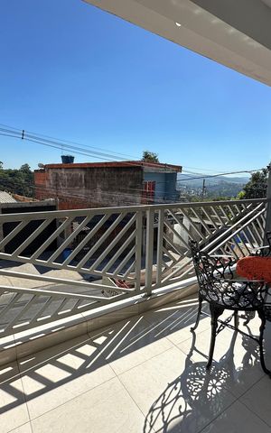 Casa à venda com 144m², 2 quartos e 2 vagas Casa à venda com 144m², 2 quartos e 2 vagasVaranda