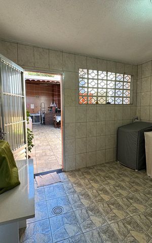 Casa à venda com 144m², 2 quartos e 2 vagas Casa à venda com 144m², 2 quartos e 2 vagasÁrea de Serviço