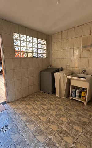 Casa à venda com 144m², 2 quartos e 2 vagas Casa à venda com 144m², 2 quartos e 2 vagasÁrea de Serviço