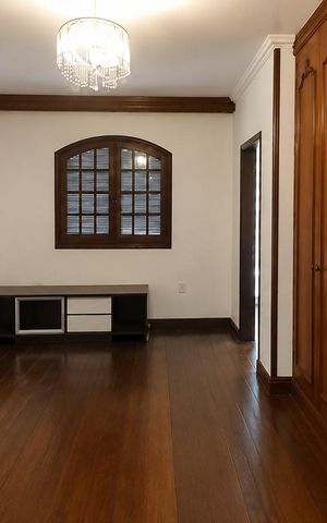 Casa para alugar com 540m², 5 quartos e 5 vagas Casa para alugar com 540m², 5 quartos e 5 vagasQuarto 1