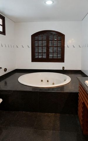 Casa para alugar com 540m², 5 quartos e 5 vagas