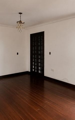 Casa para alugar com 540m², 5 quartos e 5 vagas Casa para alugar com 540m², 5 quartos e 5 vagasSala