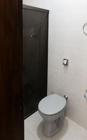 Casa para alugar com 540m², 5 quartos e 5 vagas Casa para alugar com 540m², 5 quartos e 5 vagasBanheiro 1