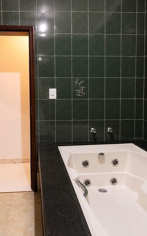 Casa para alugar com 540m², 5 quartos e 5 vagas Casa para alugar com 540m², 5 quartos e 5 vagasBanheiro 2