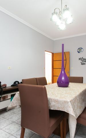 Casa à venda com 170m², 5 quartos e 4 vagas Casa à venda com 170m², 5 quartos e 4 vagasSala de Jantar