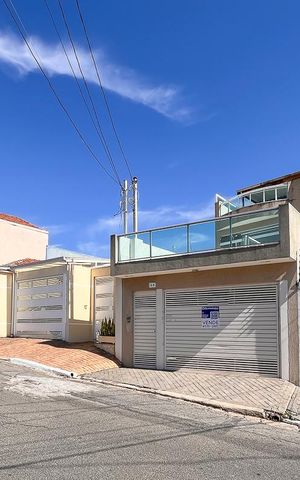 Casa para alugar com 273m², 3 quartos e 3 vagasFachada + plaquinha