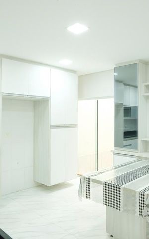 Casa para alugar com 273m², 3 quartos e 3 vagasCozinha