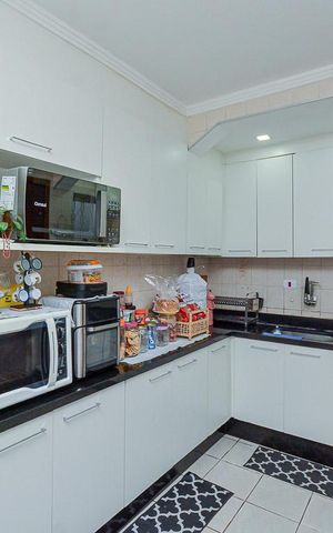 Casa à venda com 400m², 3 quartos e 2 vagas Casa à venda com 400m², 3 quartos e 2 vagasCozinha