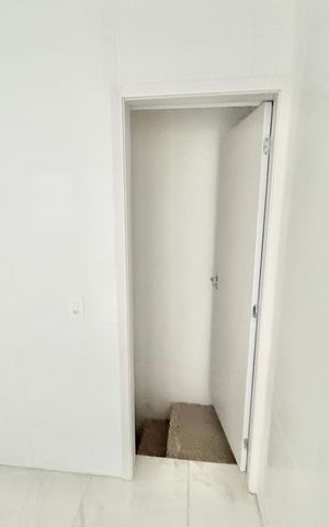 Casa de condomínio à venda com 124m², 3 quartos e 2 vagasEscada
