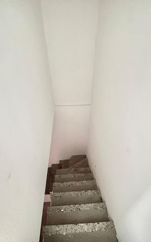 Casa de condomínio à venda com 124m², 3 quartos e 2 vagasEscada