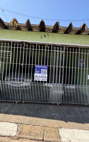 Casa à venda com 339m², 5 quartos e 3 vagas Casa à venda com 339m², 5 quartos e 3 vagasFachada com PLACA