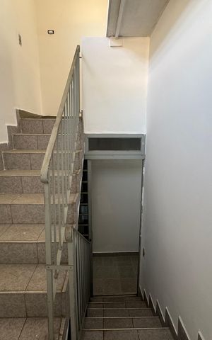 Casa à venda com 339m², 5 quartos e 3 vagas Casa à venda com 339m², 5 quartos e 3 vagasEscada