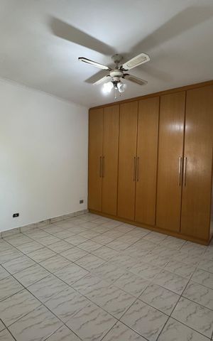 Casa à venda com 339m², 5 quartos e 3 vagas Casa à venda com 339m², 5 quartos e 3 vagasQuarto Suíte