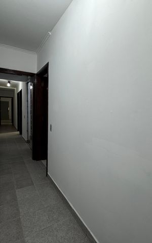 Casa à venda com 339m², 5 quartos e 3 vagas Casa à venda com 339m², 5 quartos e 3 vagasCorredor