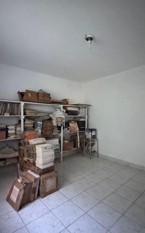 Casa à venda com 339m², 5 quartos e 3 vagas Casa à venda com 339m², 5 quartos e 3 vagasQuarto 5