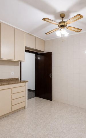Casa à venda com 339m², 5 quartos e 3 vagas Casa à venda com 339m², 5 quartos e 3 vagasCozinha