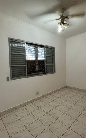 Casa à venda com 339m², 5 quartos e 3 vagas Casa à venda com 339m², 5 quartos e 3 vagasQuarto 3