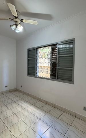 Casa à venda com 339m², 5 quartos e 3 vagas Casa à venda com 339m², 5 quartos e 3 vagasQuarto 2
