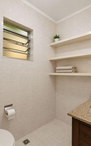 Casa à venda com 339m², 5 quartos e 3 vagas Casa à venda com 339m², 5 quartos e 3 vagasBanheiro 3