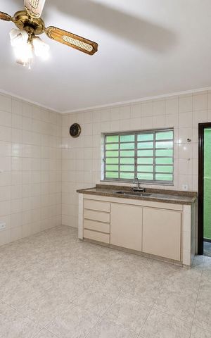 Casa à venda com 339m², 5 quartos e 3 vagas Casa à venda com 339m², 5 quartos e 3 vagasCozinha