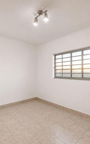 Casa à venda com 339m², 5 quartos e 3 vagas Casa à venda com 339m², 5 quartos e 3 vagasQuarto 4