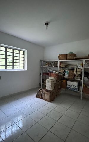 Casa à venda com 339m², 5 quartos e 3 vagas Casa à venda com 339m², 5 quartos e 3 vagasQuarto 5
