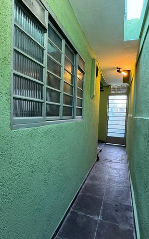 Casa à venda com 339m², 5 quartos e 3 vagas Casa à venda com 339m², 5 quartos e 3 vagasCorredor
