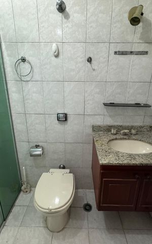 Casa à venda com 339m², 5 quartos e 3 vagas Casa à venda com 339m², 5 quartos e 3 vagasBanheiro 2