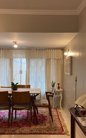 Casa à venda com 307m², 3 quartos e 6 vagas