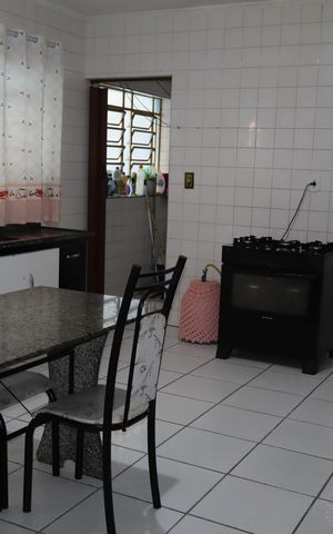 Casa à venda com 130m², 3 quartos e 2 vagasCozinha