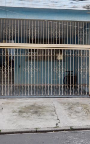 Casa à venda com 130m², 3 quartos e 2 vagasFachada