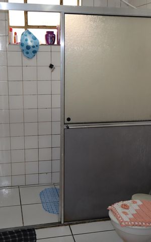 Casa à venda com 130m², 3 quartos e 2 vagasBanheiro