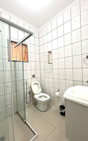 Casa à venda com 145m², 3 quartos e 3 vagas Casa à venda com 145m², 3 quartos e 3 vagasBanheiro