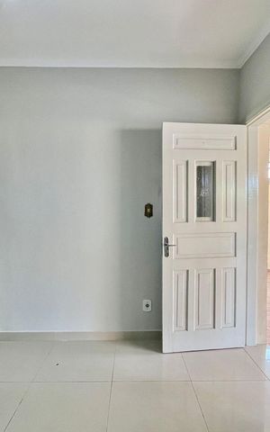 Casa à venda com 145m², 3 quartos e 3 vagas Casa à venda com 145m², 3 quartos e 3 vagasSala