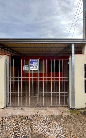 Casa à venda com 145m², 3 quartos e 3 vagas Casa à venda com 145m², 3 quartos e 3 vagasFachada da casa