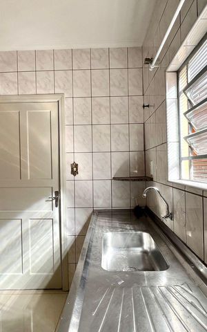Casa à venda com 145m², 3 quartos e 3 vagas Casa à venda com 145m², 3 quartos e 3 vagasCozinha