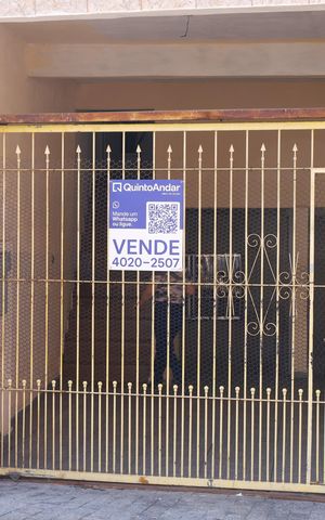 Casa à venda com 180m², 5 quartos e 2 vagasPlaca instalada no portão do imóvel - Código da placa: WYNY-1464