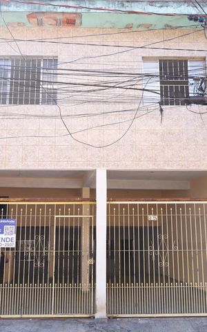 Casa à venda com 180m², 5 quartos e 2 vagasPlaca instalada no portão do imóvel - Código da placa: WYNY-1464