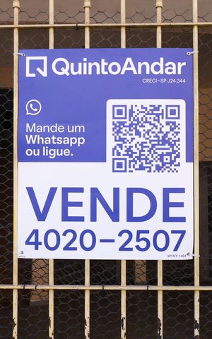 Casa à venda com 180m², 5 quartos e 2 vagasPlaca instalada no portão do imóvel - Código da placa: WYNY-1464