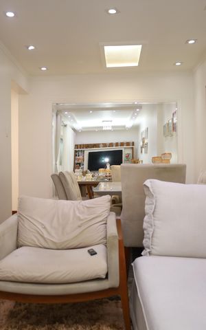 Casa à venda com 180m², 5 quartos e 2 vagasSala