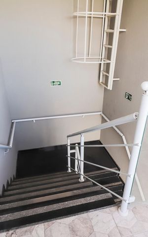 Apartamento à venda com 62m², 2 quartos e 1 vagaEscada Externa
