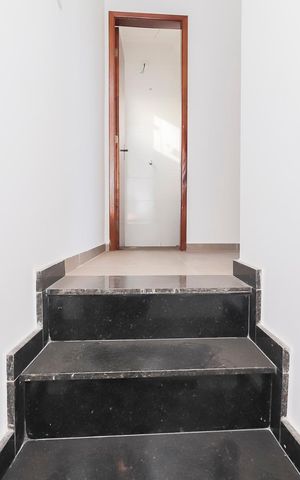 Apartamento à venda com 62m², 2 quartos e 1 vagaEscada