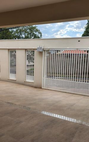 Casa à venda com 162m², 3 quartos e 4 vagasÁrea externa