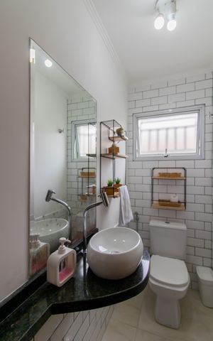Casa à venda com 352m², 3 quartos e 2 vagas Casa à venda com 352m², 3 quartos e 2 vagasLavabo