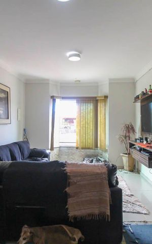 Casa à venda com 220m², 3 quartos e 2 vagas Casa à venda com 220m², 3 quartos e 2 vagasSala