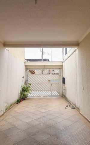 Casa à venda com 220m², 3 quartos e 2 vagas